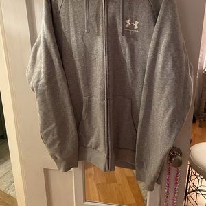 Men’s zippered hoodie sweatshirt